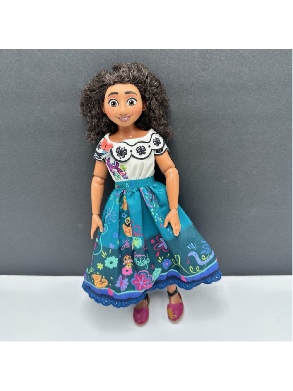 Disney Store Encanto Singing The Family Madrigal Mirabel Doll 11” Works!